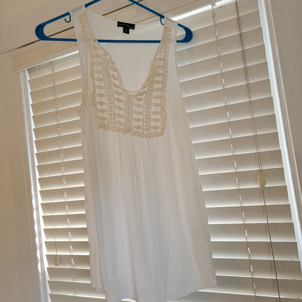 Market & Spruce lace trim white tank